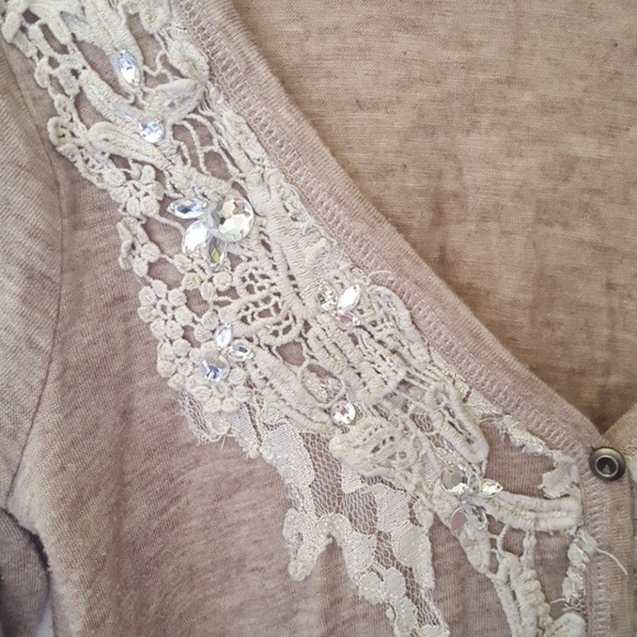 Miss me light lace button down - Picture 4 of 7